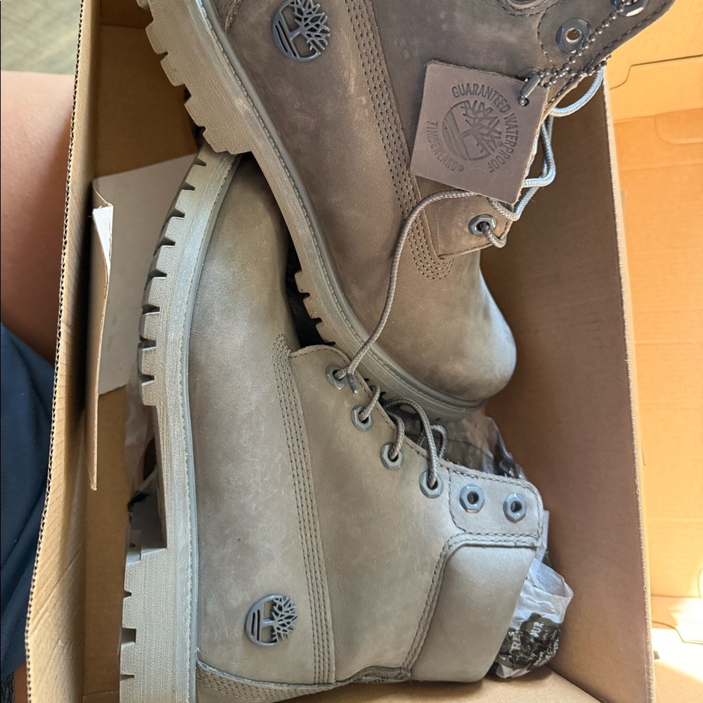 Woman’s timberlands in excellent condition.